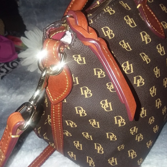 Authentic Dooney & Bourke "Gretta" Satchel. - Picture 4 of 8